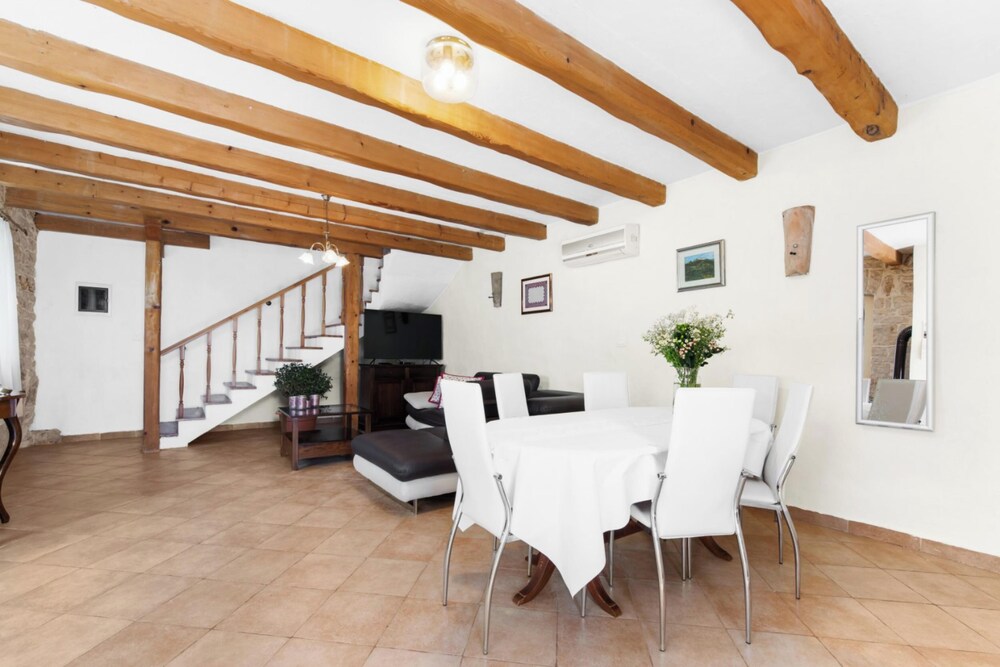 Holiday House with Pool Villa Ladybug