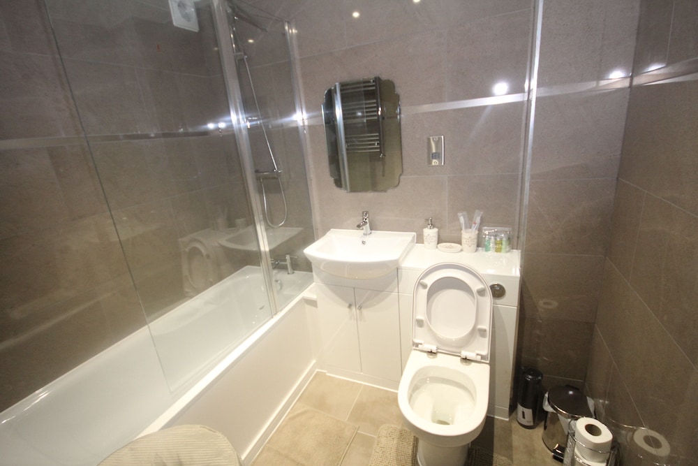 West Drayton Vacations - Holden Court - Property Image 3