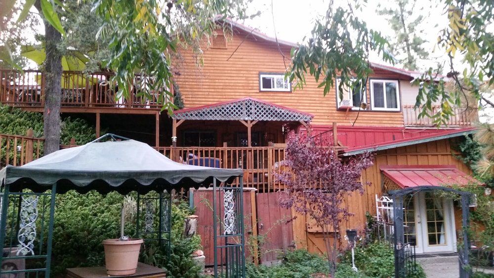 Pine Rose Inn