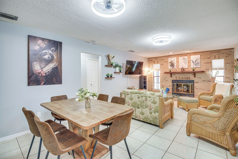 6 Mi to Gemini Springs Park: Chic Home w/ Pool!