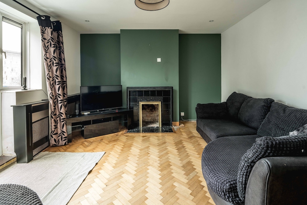 Spacious 3Br Flat With Balcony Near Tottenham Hale