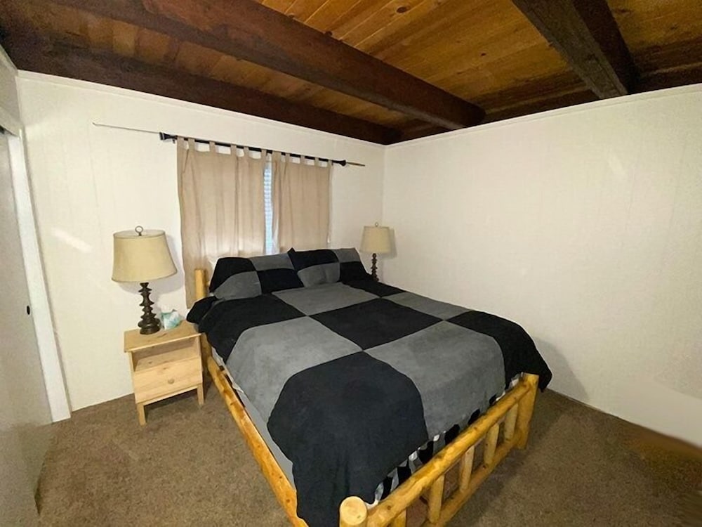 2708 Springwood Drive 2 Bedroom Cabin