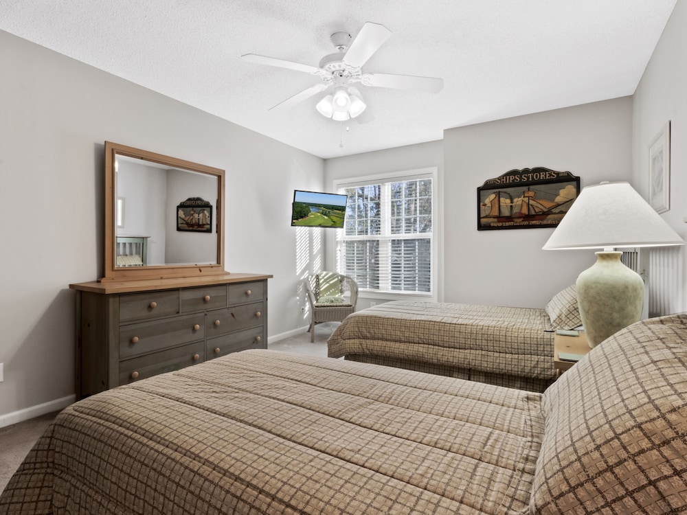 Fairway Oaks #20d 3 Bedroom Condo by RedAwning view 5