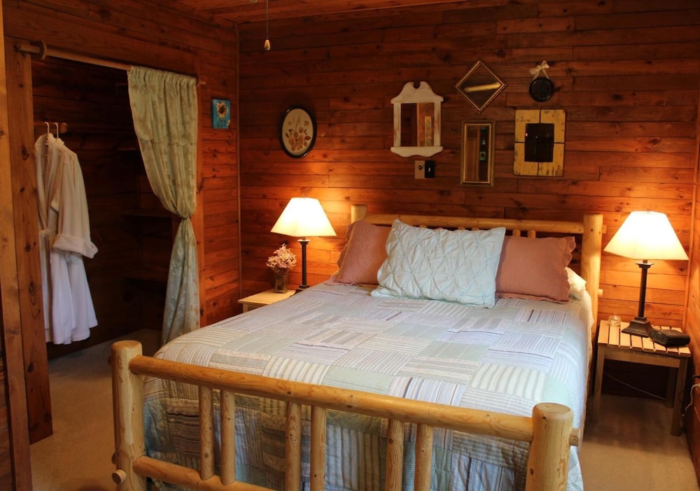 Henson Cove Place B&B with Cabin