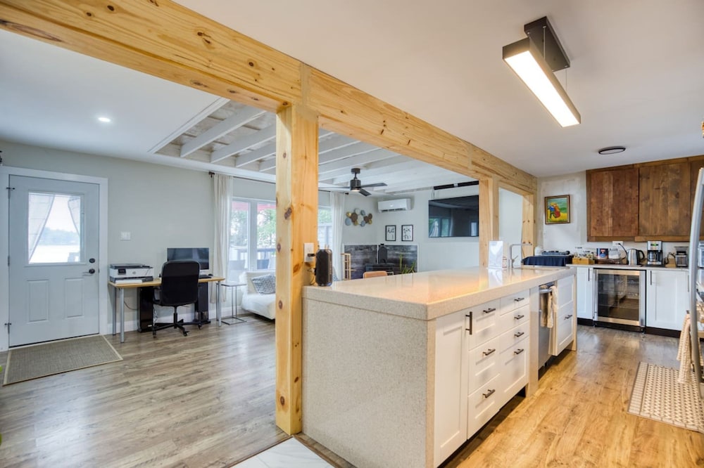 Waterfront Cottage w Swim Spa BBQ Close to Skiing