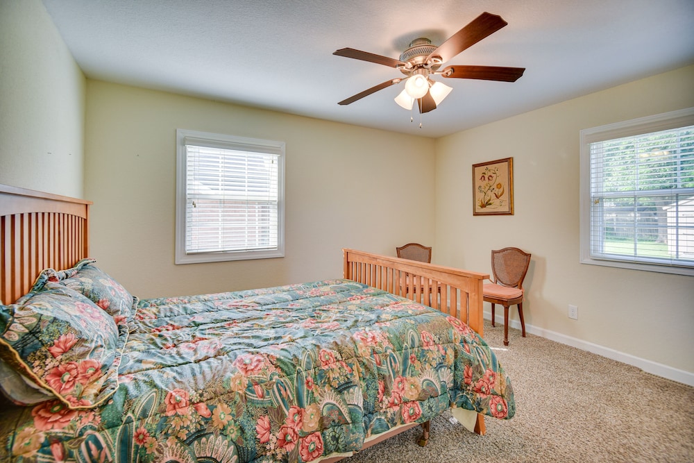 Chesapeake Vacation Rental ~ 9 Mi to Norfolk! view 3
