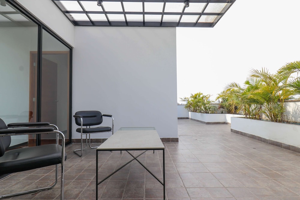 w Radiant 2BR w Modern Terrace in Miraflores