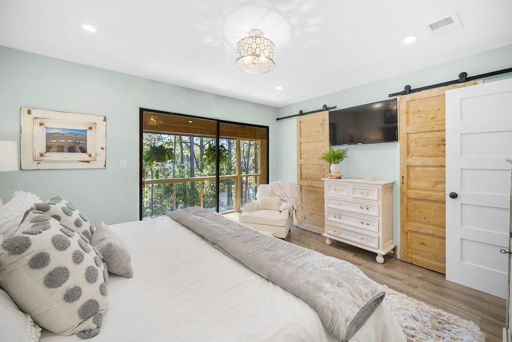 Simply Seagrove 2 Bedroom Home by RedAwning view 2
