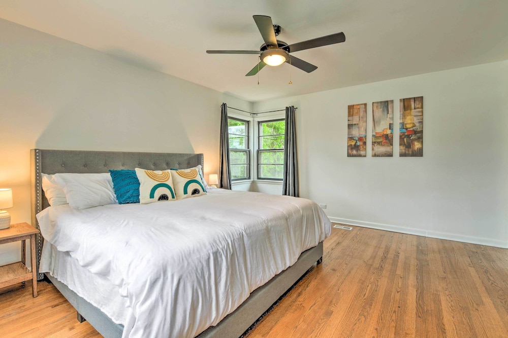 Spacious Oak Park Home, 11 Mi to Downtown Chicago! view 5