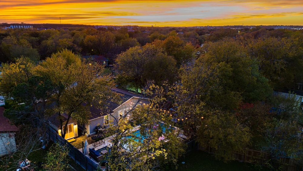 Majestic Teal Haven - Image 3