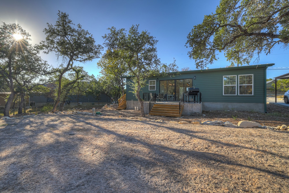Serene Getaway Nestled in the Tx Hill Country!