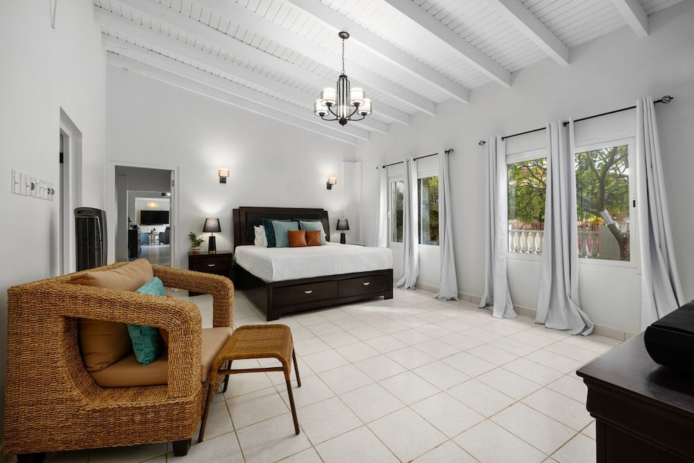 Large Villa-pool-6 Room-sleeps 14-nearby Marriott