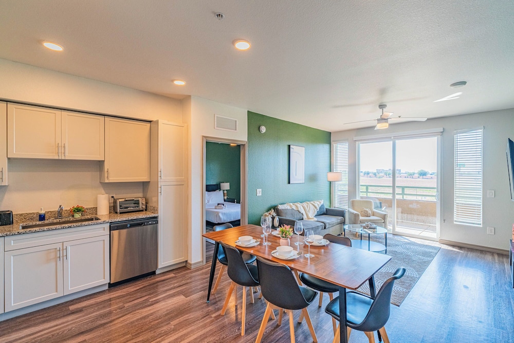 ROVE LIVING/KL - Cardinal 95