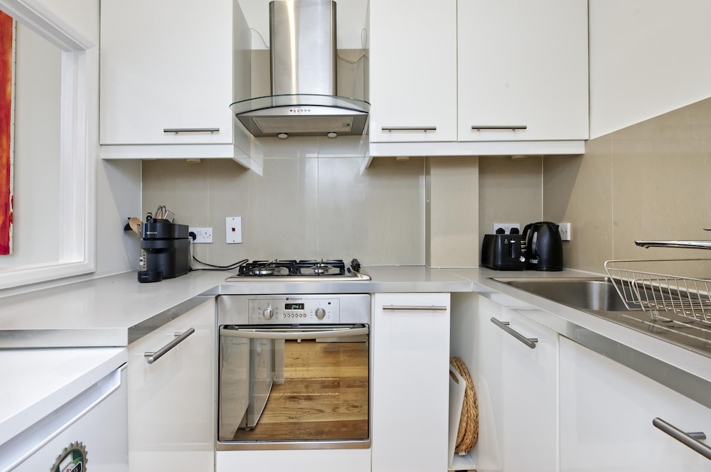 Elegant Earl s Court Flat by Underthedoormat