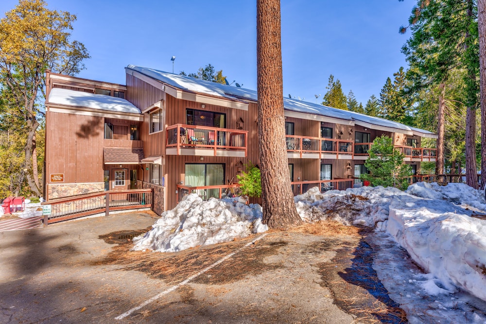 Clouds Rest, Warm Studio Plus Loft for 4!