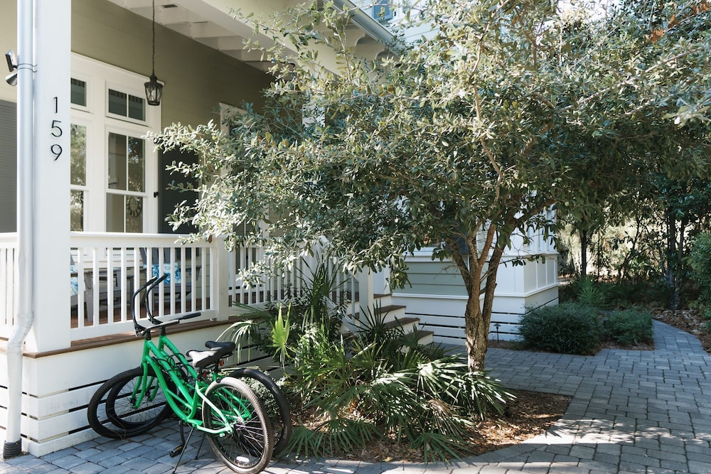 30A Hideaway by Avantstay Walk to Beach 2 Pools