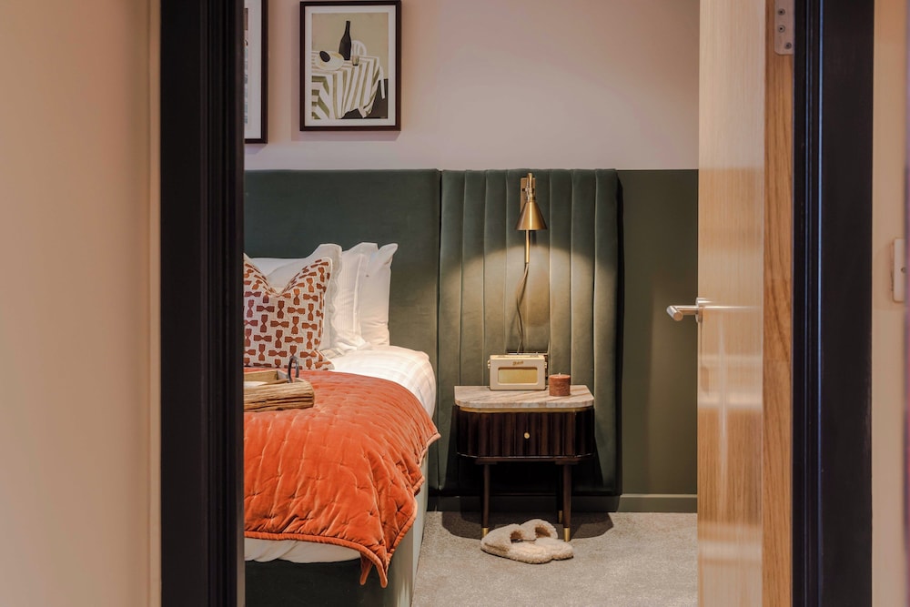 Waterside Living I Luxe Apartments