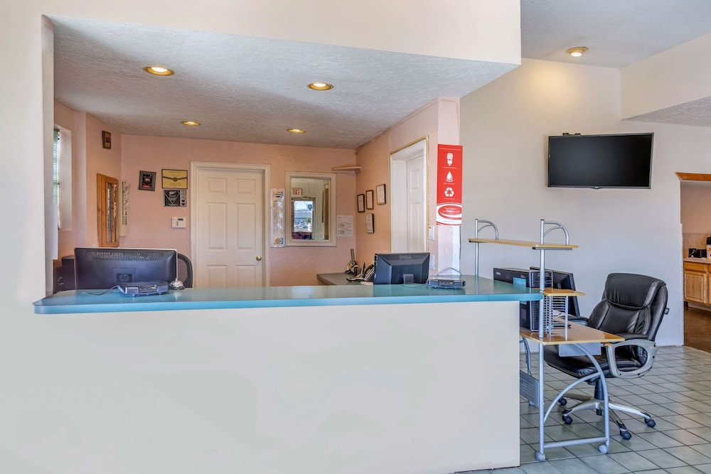 Econo Lodge Inn & Suites Socorro view 2