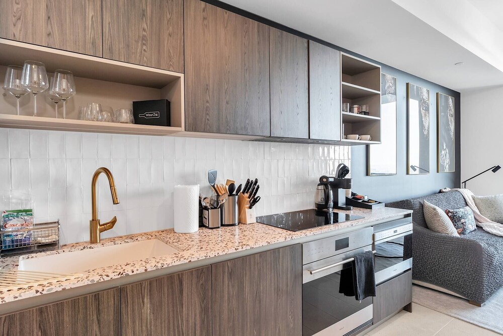 Penthouse 1BR Breathtaking City & Water Views