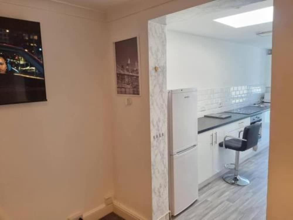 Gillingham Retreat - Spacious 4 Bedroom House