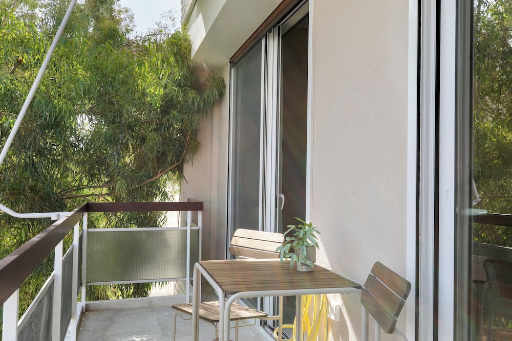 Kallisti 2BR Apt & Balcony in Nea Smyrni