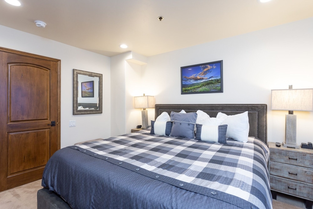 Ridgepoint at Deer Valley Resort - Three Bedroom with Hot Tub #124 3 Condo