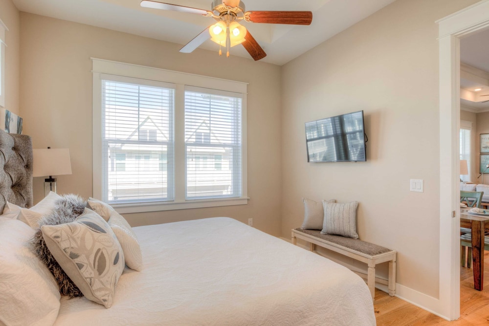 30A Sandpiper by Avantstay In Prominence, 2 Pools + Gym Access, 2 Bikes Incl