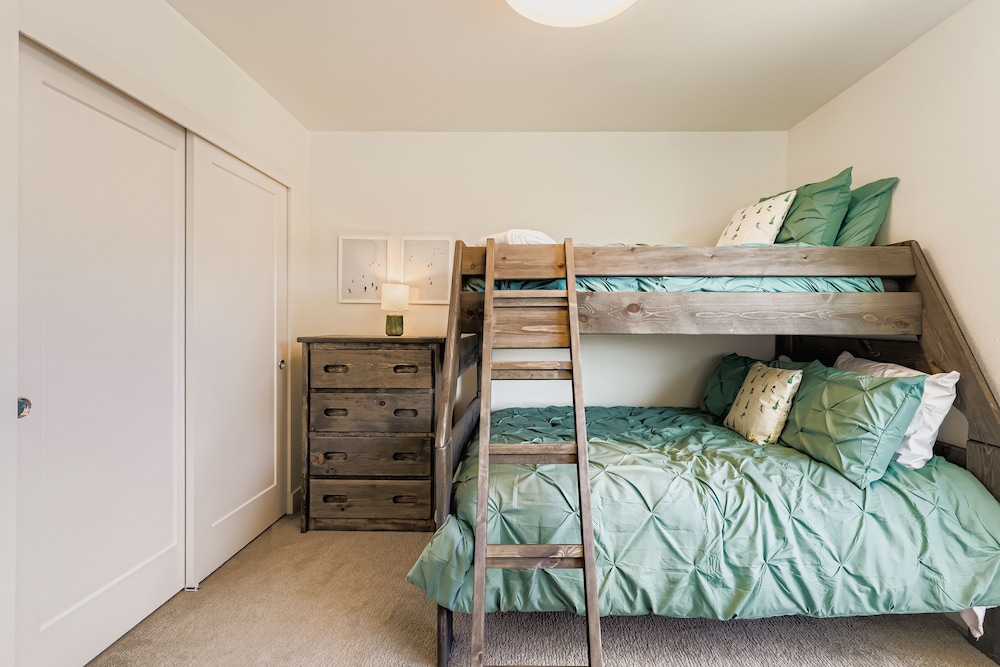 Lazy Rocky Retreat 2 Bedroom Home