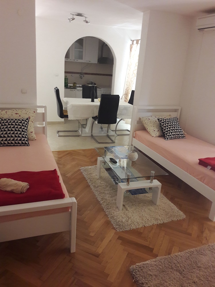 Photo 33