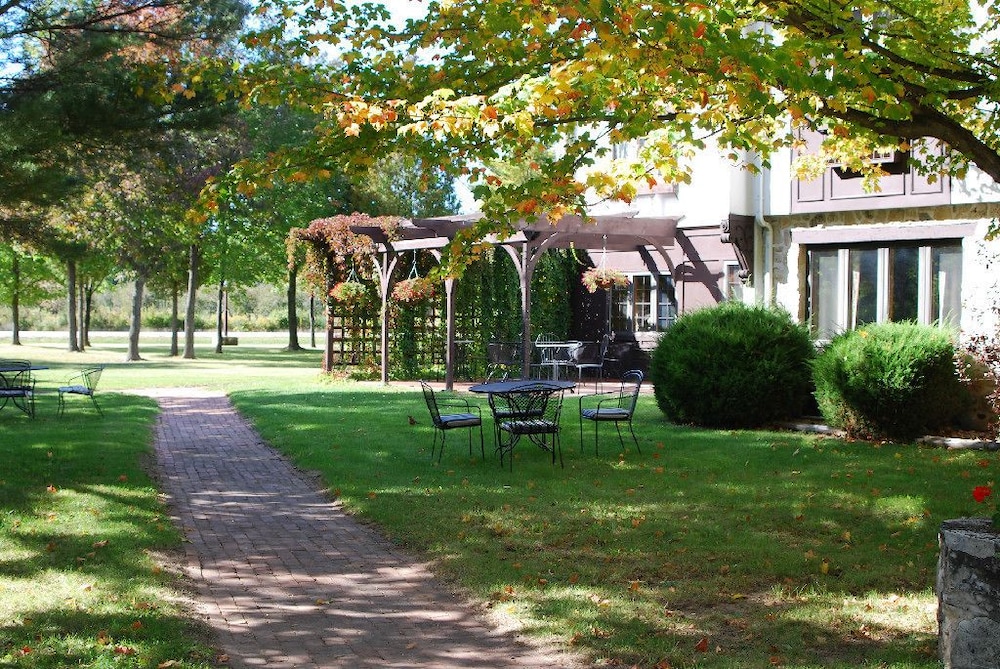 Settlement Courtyard Inn & Lavender Spa
