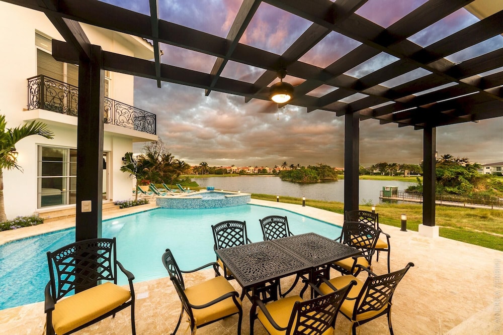 Huge Villa for Large Groups in Bavaro Cocotal - Up to 16 People With Pool Jacuzzi Chef Maid view 5