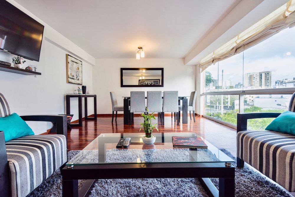 ALU Apartments - Miraflores Boardwalk