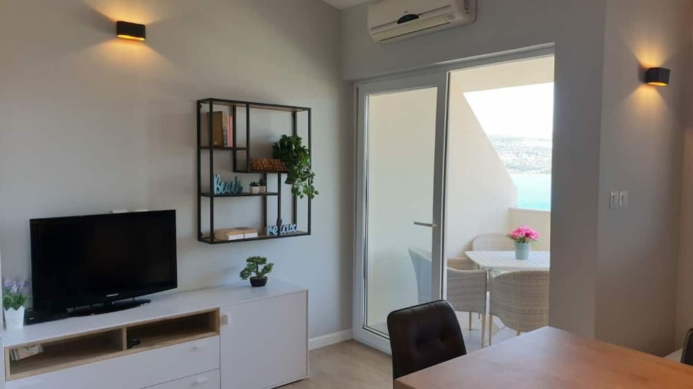 The View - Close to the Beach & Parking - A1