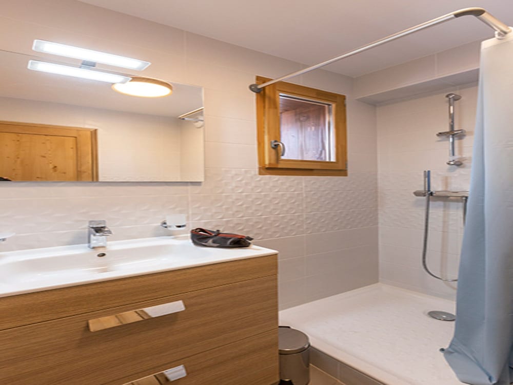 Apartment in Alpe D'huez Near Grandes Rousses