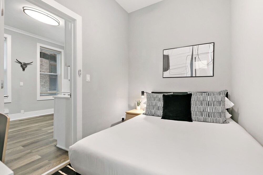 Comfort 2BR - Erie 1R - Image 3