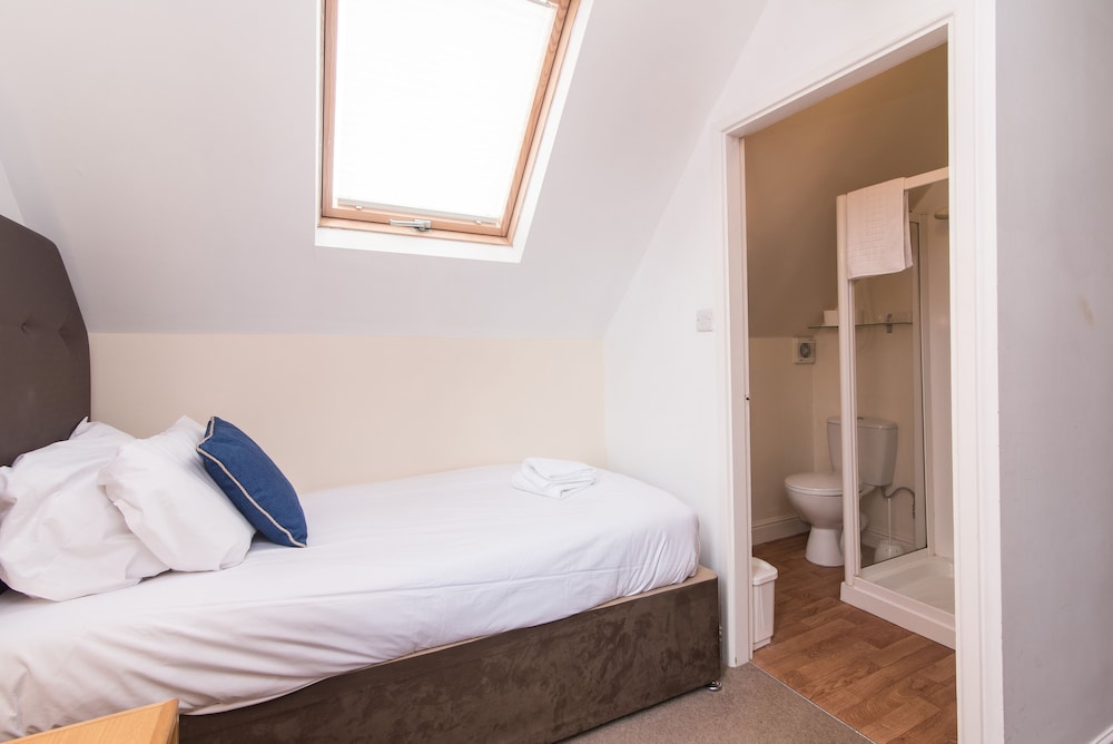 The Linden Leaf Rooms - Classy Studios