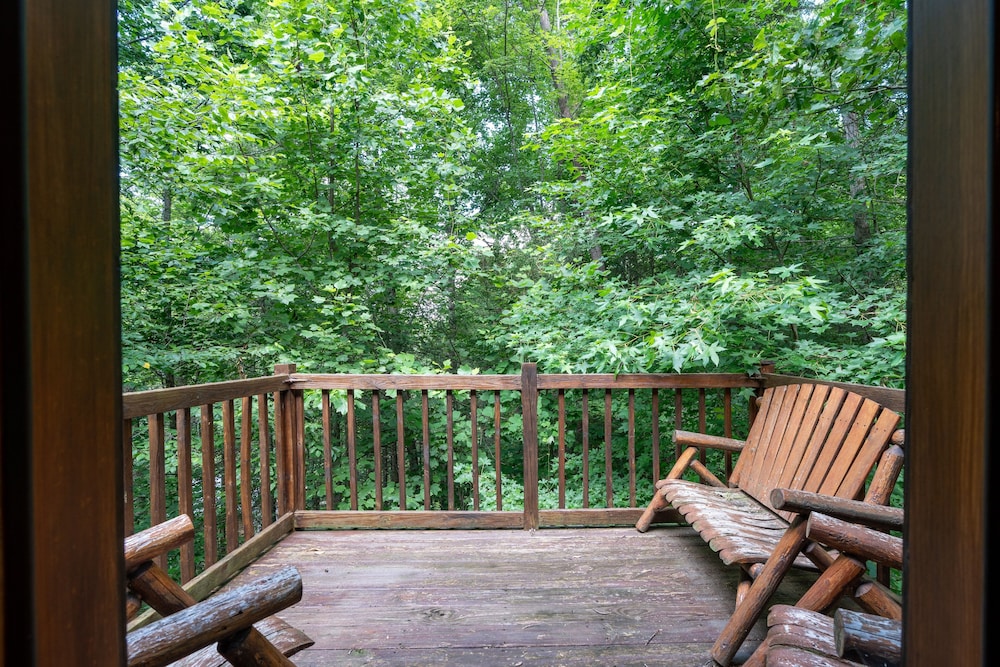 Rosey Bear 2 Bedroom Cabin