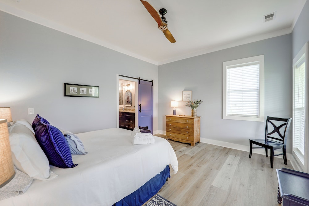 Newly Built Home w/ Panoramic Views in Jefferson!