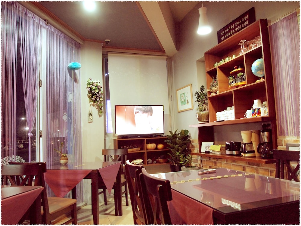 Elmar Guesthouse - Hostel