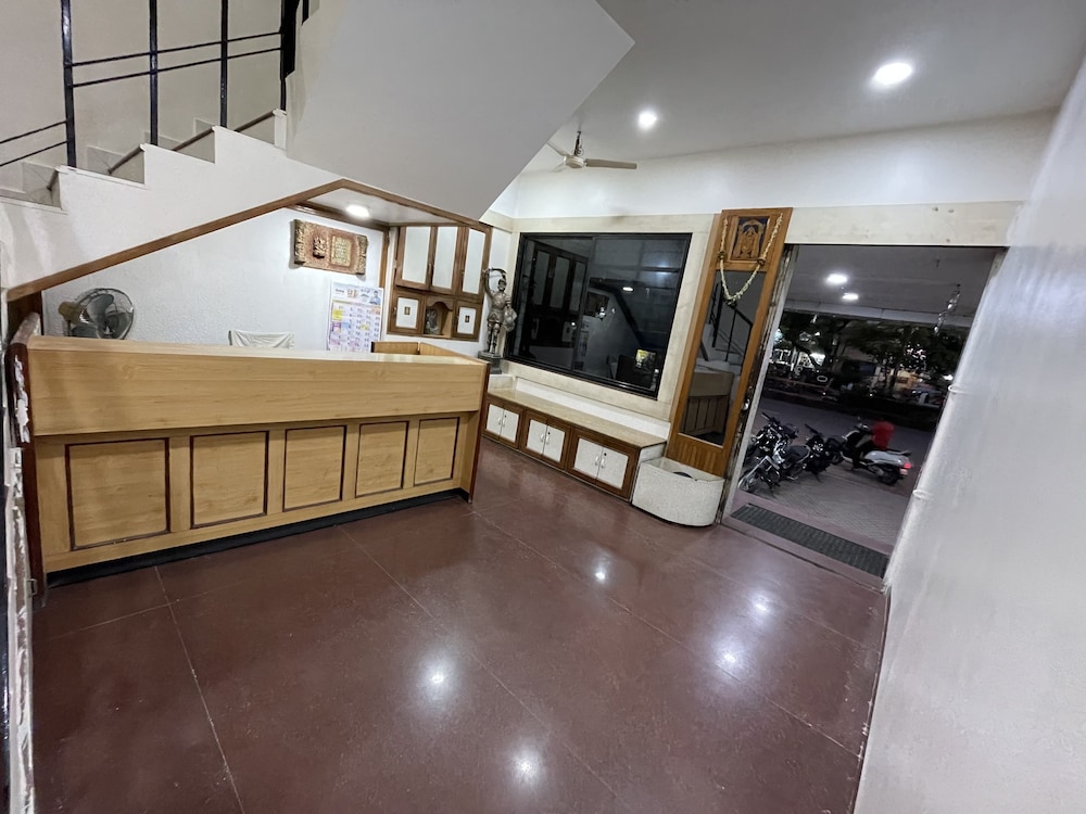 Lobby & Reception
