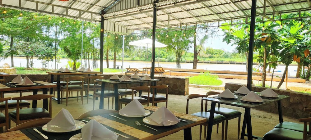 Sun&Roots Lodge Restaurant and Bar