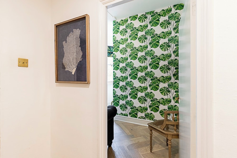 Stylish Buckingham Apartment Victoria