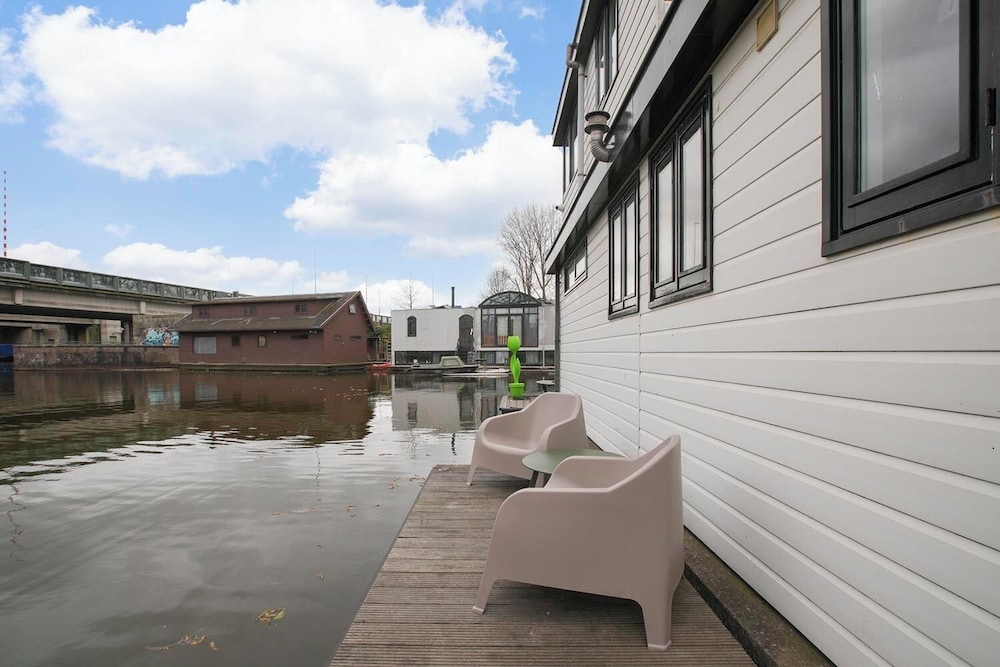 HouseBoat the NEW LAKE