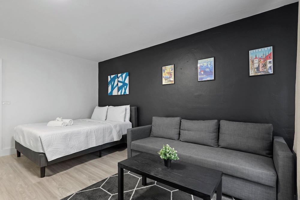 Harding Avenue Apartments by Andes STR