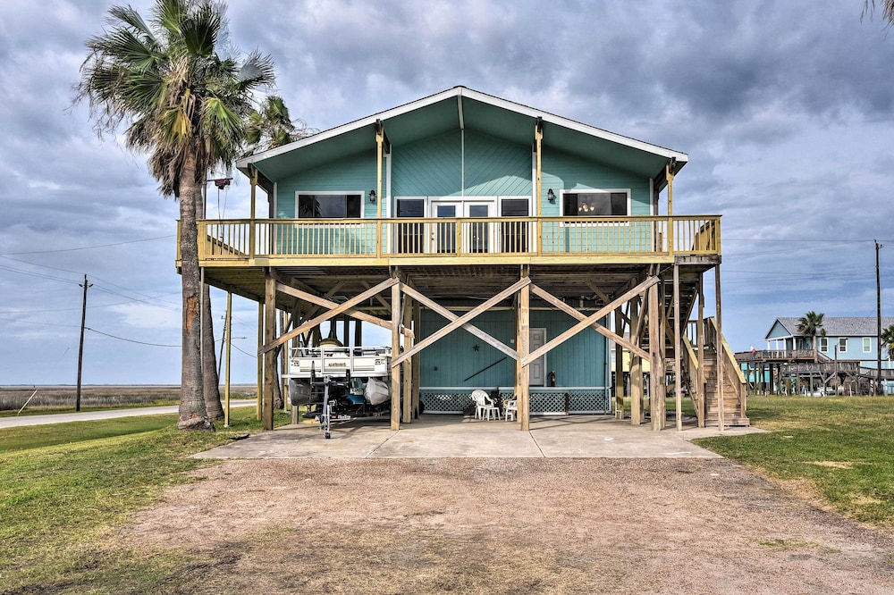 Freeport Home w/ Deck & Grill, Near Boat Ramp