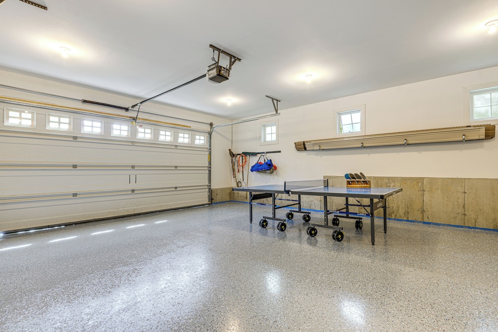 2 Mi to Golfing & Hiking: Spacious Wilmington Home