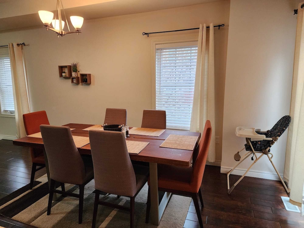 Kitchener Vacations - Beautiful Three Bedroom House - Property Image 8