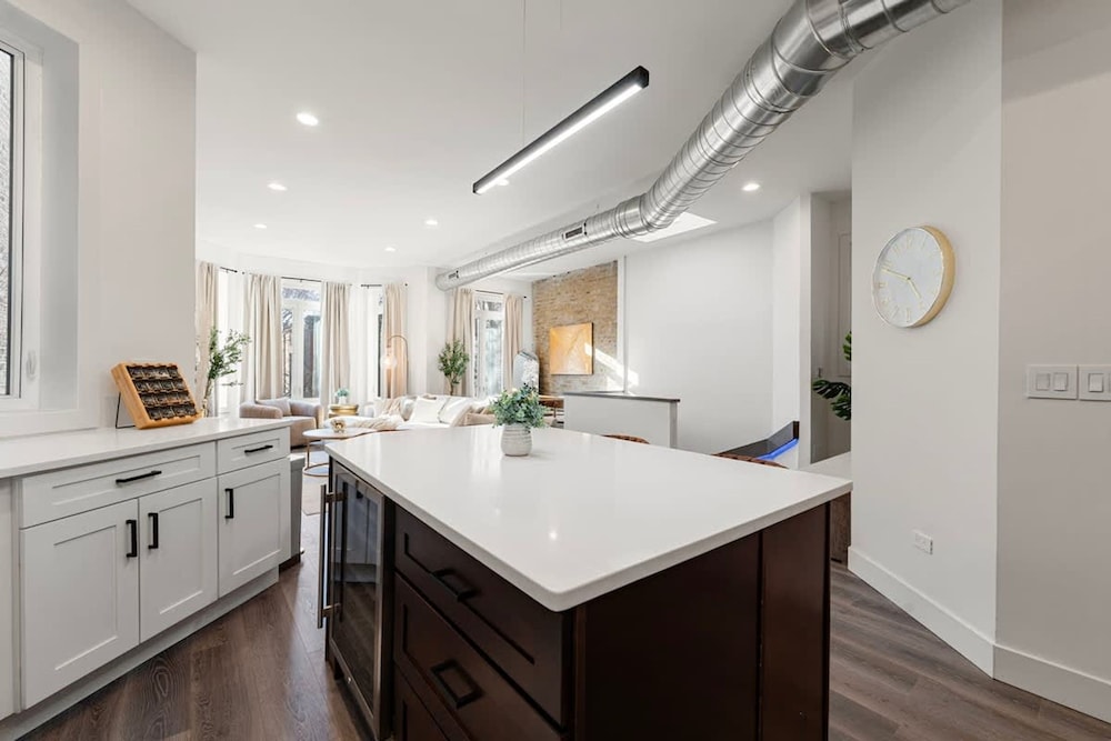 Luxury 2BR Condo in Wicker Park