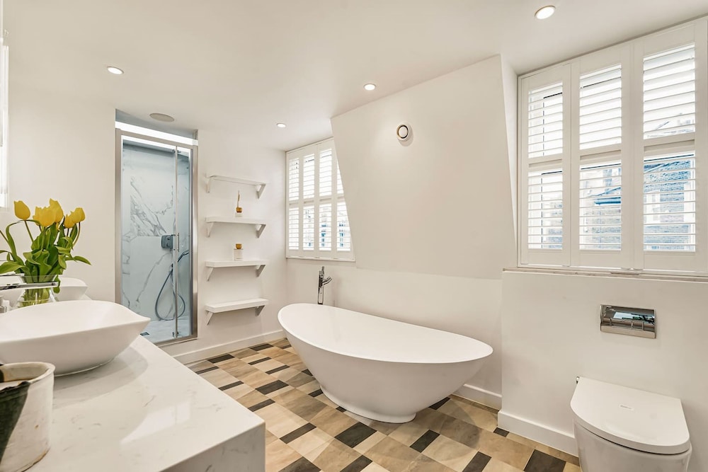 London Mews Home w Glass Atrium Terrace