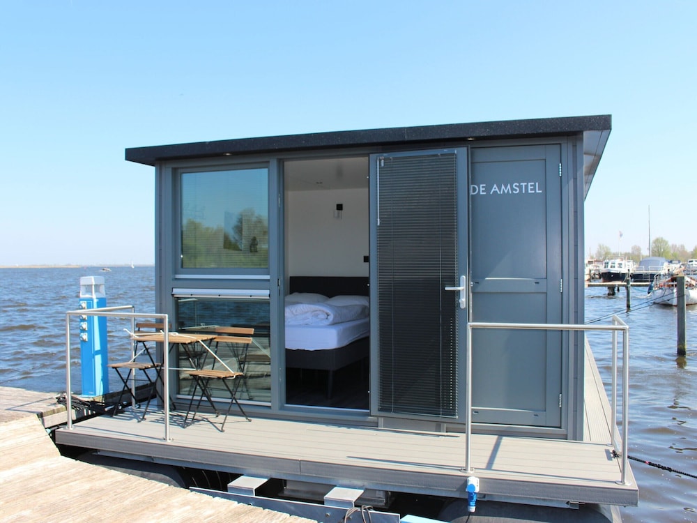 Modern Houseboat With air Conditioning Located in Marina